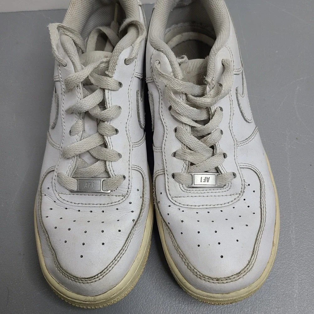 Nike Air Force 1 AF1 Shoes Youth‎ Size 5.5Y Triple White Low Sneakers 314192-117